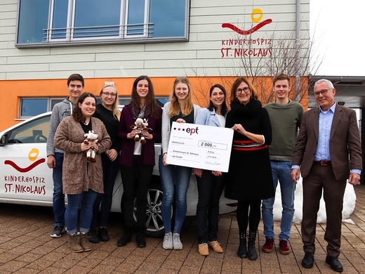 Les collaborateurs d'ept font don des recettes de la tombola
